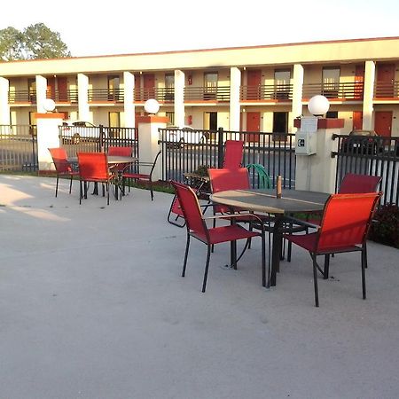 New Valdosta Inn And Suites Экстерьер фото